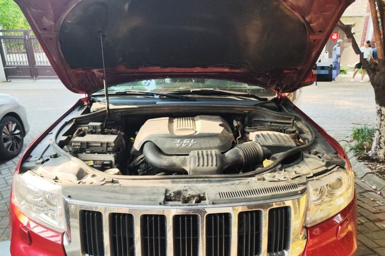 Used Jeep Grand Cherokee 2012 3.6L Luxury Navigation Edition Engine Bay