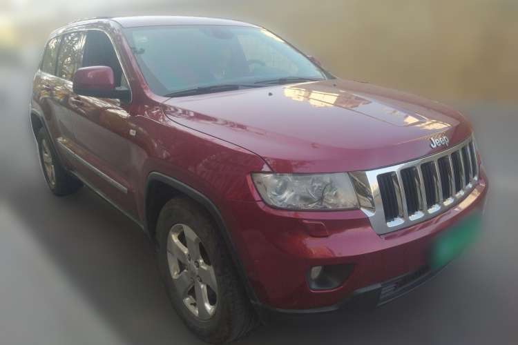 Used Jeep Grand Cherokee 2012 3.6L Comfort Navigation Edition Front Right 45 Deg