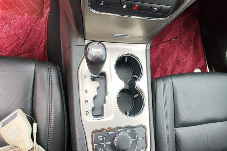 Used Jeep Grand Cherokee 2012 3.6L Luxury Navigation Edition Gear Lever