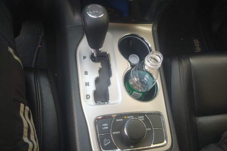 Used Jeep Grand Cherokee 2012 3.6L Comfort Navigation Edition Gear Lever