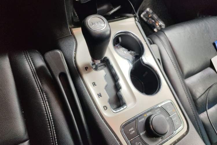 Used Jeep Grand Cherokee 2012 3.6L Luxury Navigation Edition Gear Lever