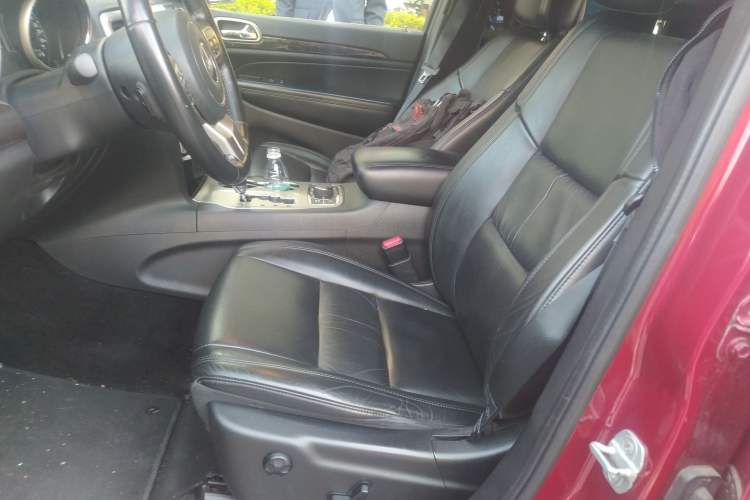 Used Jeep Grand Cherokee 2012 3.6L Comfort Navigation Edition Left Front Seat