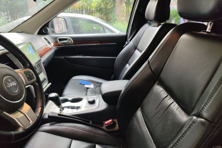 Used Jeep Grand Cherokee 2012 3.6L Luxury Navigation Edition Left Front Seat