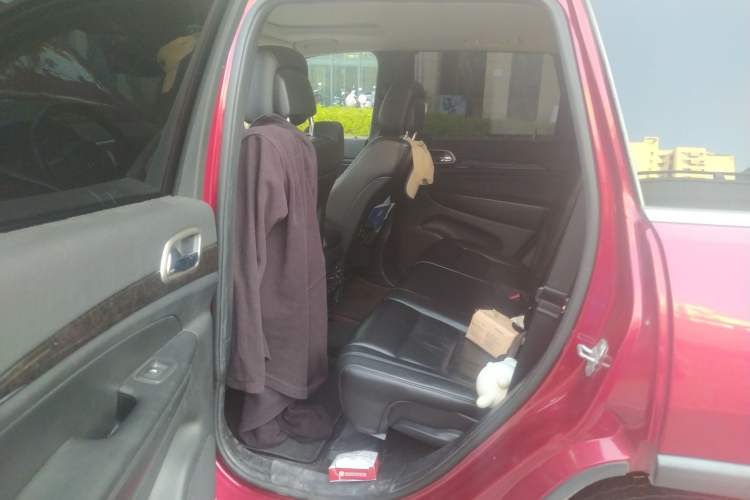 Used Jeep Grand Cherokee 2012 3.6L Comfort Navigation Edition Left Rear Seat