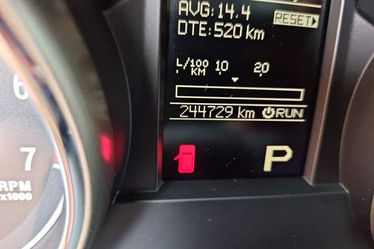 Used Jeep Grand Cherokee 2012 3.6L Luxury Navigation Edition Odometer Close Up