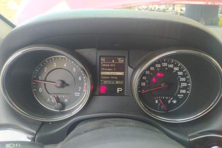 Used Jeep Grand Cherokee 2012 3.6L Comfort Navigation Edition Odometer Close Up