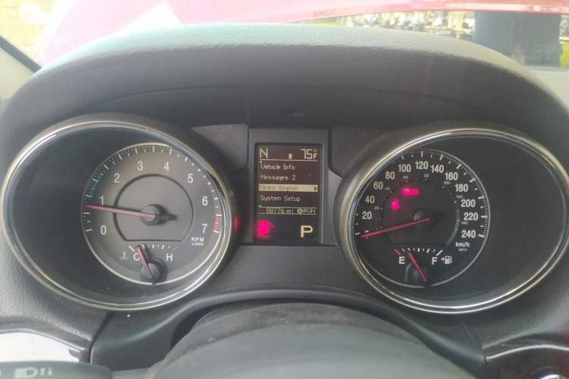 Used Jeep Grand Cherokee 2012 3.6L Comfort Navigation Edition Odometer Close Up
