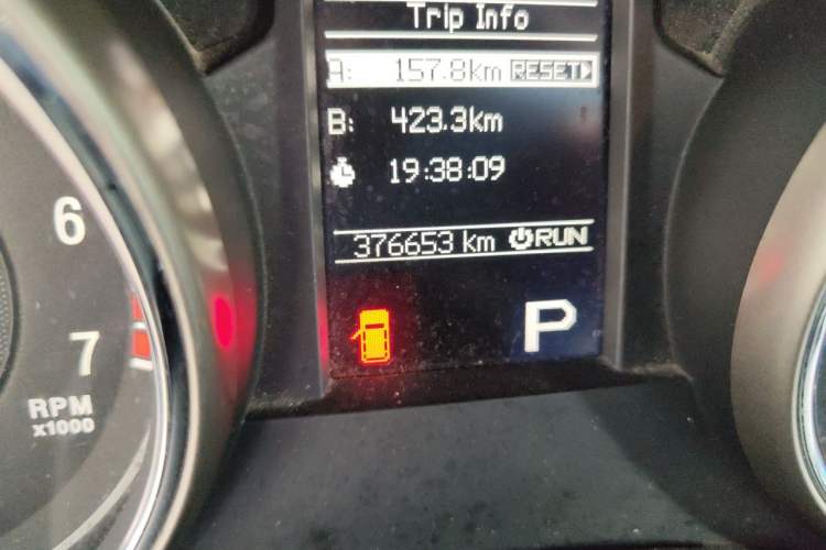 Used Jeep Grand Cherokee 2012 3.6L Luxury Navigation Edition Odometer Close Up