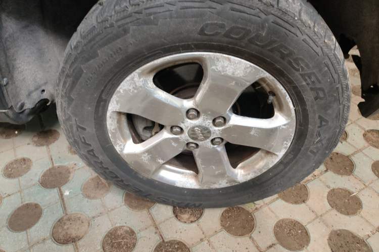Used Jeep Grand Cherokee 2012 3.6L Comfort Navigation Edition Right Front Wheel Hub
