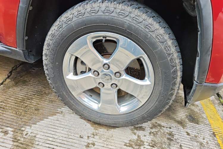 Used Jeep Grand Cherokee 2012 3.6L Luxury Navigation Edition Right Front Wheel Hub