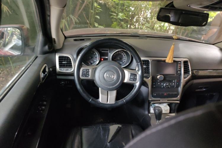 Used Jeep Grand Cherokee 2012 3.6L Comfort Navigation Edition Steering Wheel