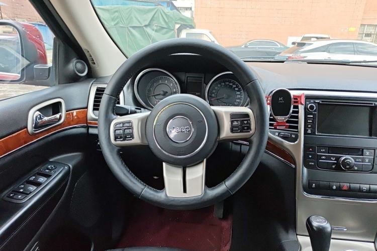 Used Jeep Grand Cherokee 2012 3.6L Luxury Navigation Edition Steering Wheel