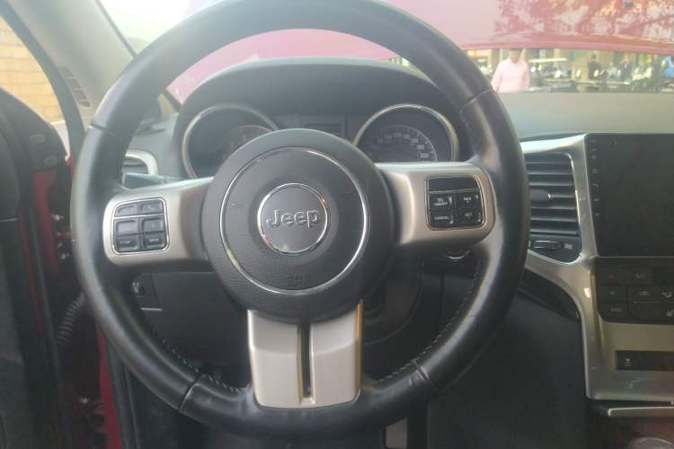 Used Jeep Grand Cherokee 2012 3.6L Comfort Navigation Edition Steering Wheel