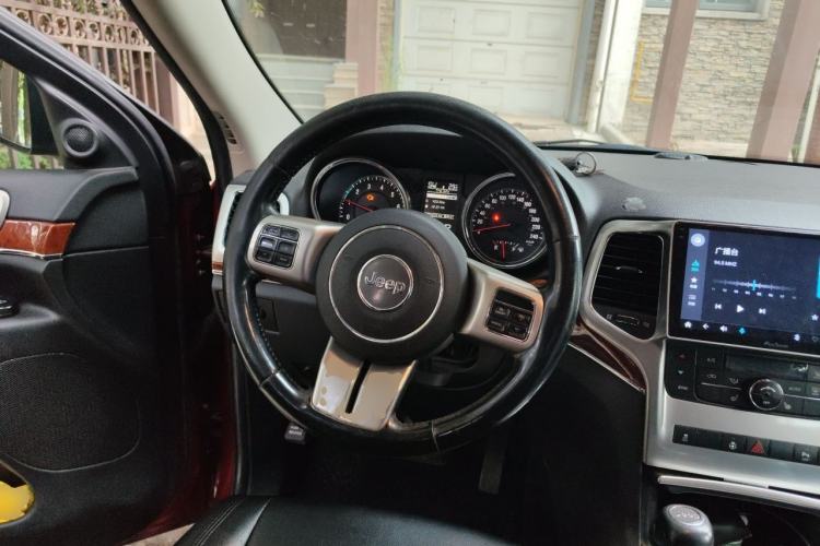 Used Jeep Grand Cherokee 2012 3.6L Luxury Navigation Edition Steering Wheel