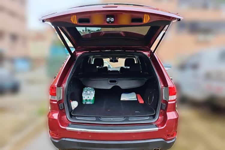 Used Jeep Grand Cherokee 2012 3.6L Luxury Navigation Edition Trunk