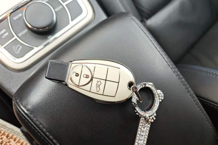 Used Jeep Grand Cherokee 2012 3.6L Luxury Navigation Edition Vehicle Key