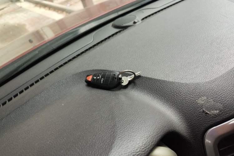Used Jeep Grand Cherokee 2012 3.6L Luxury Navigation Edition Vehicle Key