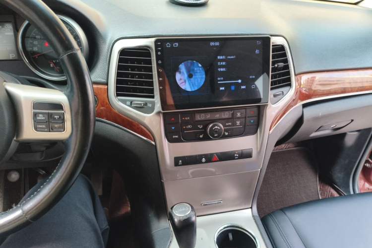 Used Jeep Grand Cherokee 2012 3.6L Flagship Navigation Edition Audio And AC Panel