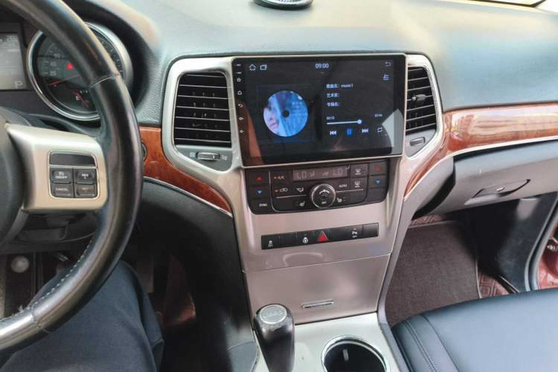 Used Jeep Grand Cherokee 2012 3.6L Flagship Navigation Edition Audio And AC Panel