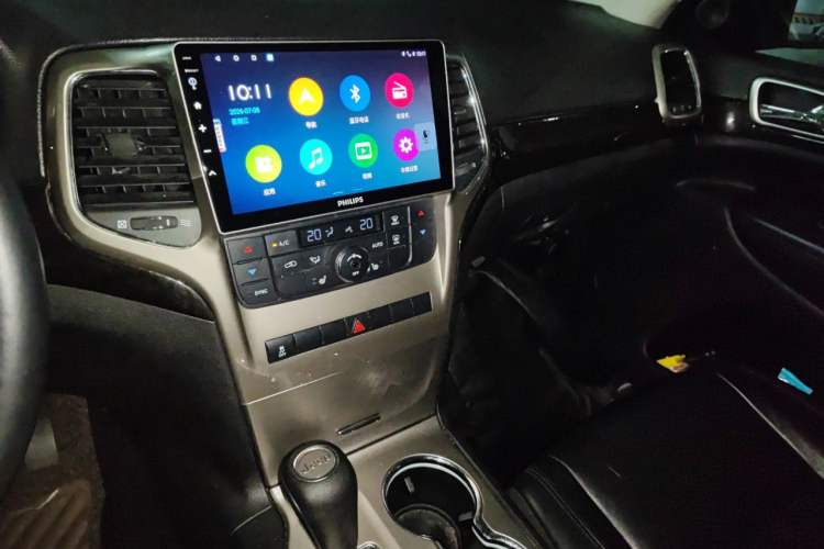 Used Jeep Grand Cherokee 2012 3.6L Comfort Navigation Edition Audio And AC Panel