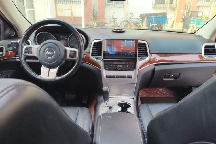 Used Jeep Grand Cherokee 2012 3.6L Flagship Navigation Edition Center Console