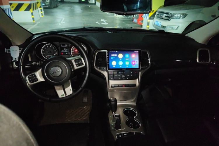 Used Jeep Grand Cherokee 2012 3.6L Comfort Navigation Edition Center Console