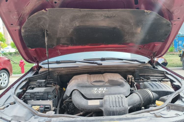 Used Jeep Grand Cherokee 2012 3.6L Flagship Navigation Edition Engine Bay