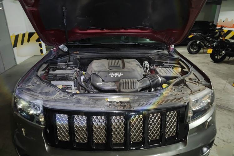 Used Jeep Grand Cherokee 2012 3.6L Comfort Navigation Edition Engine Bay