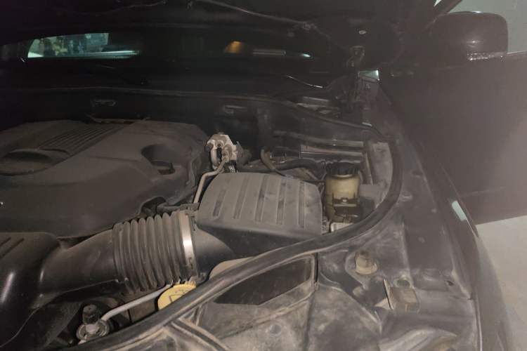Used Jeep Grand Cherokee 2012 3.6L Luxury Navigation Edition Engine Bay Left