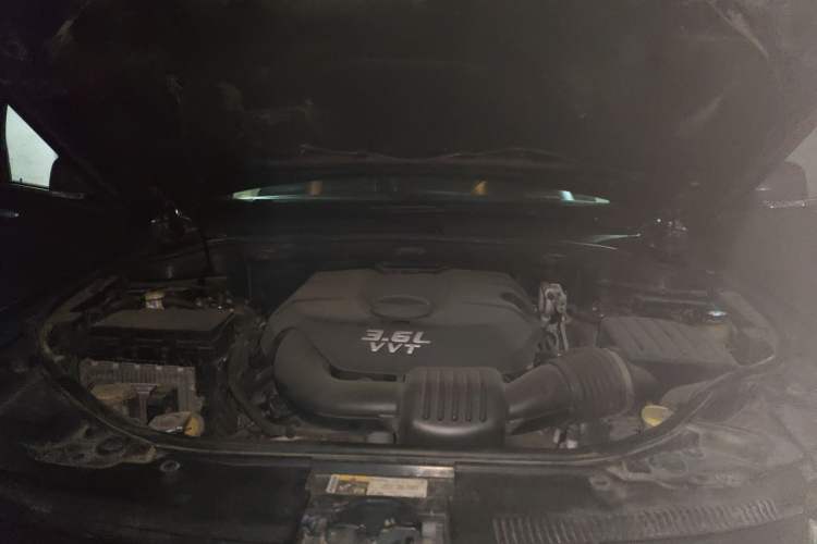 Used Jeep Grand Cherokee 2012 3.6L Luxury Navigation Edition Engine Bay