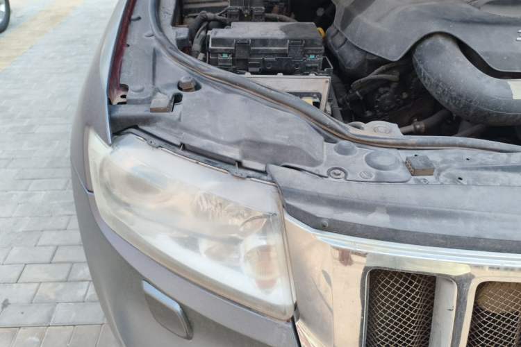 Used Jeep Grand Cherokee 2012 3.6L Flagship Navigation Edition Engine Bay Right