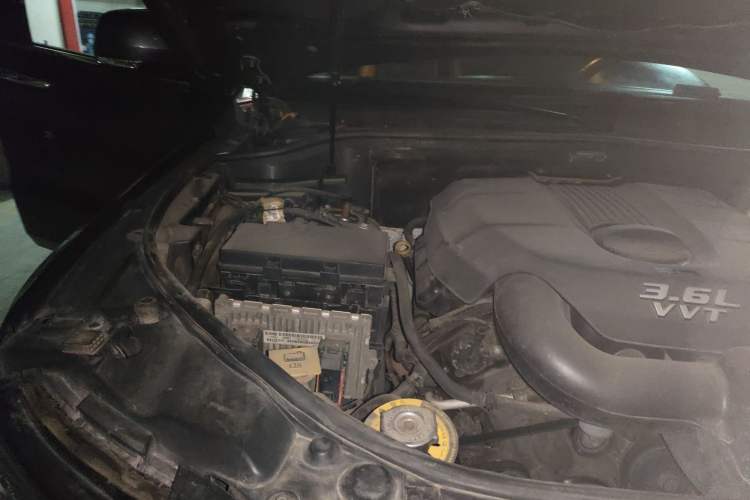 Used Jeep Grand Cherokee 2012 3.6L Luxury Navigation Edition Engine Bay Right