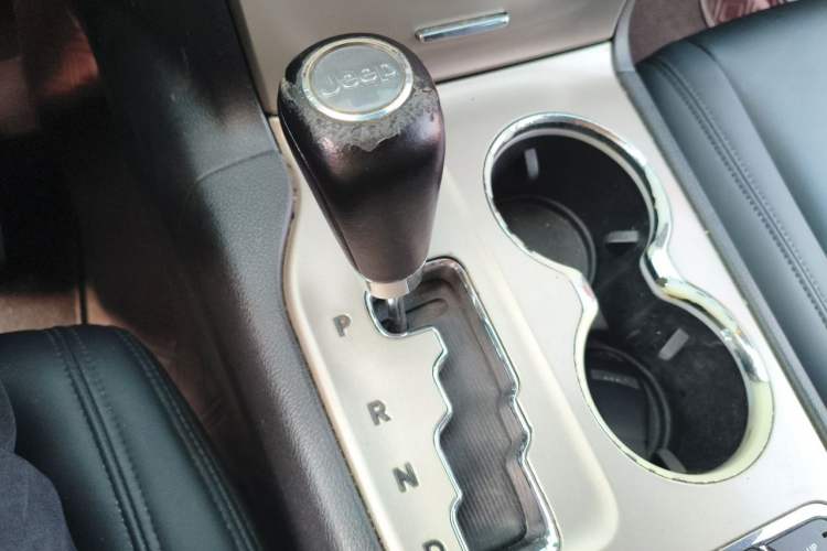 Used Jeep Grand Cherokee 2012 3.6L Flagship Navigation Edition Gear Lever