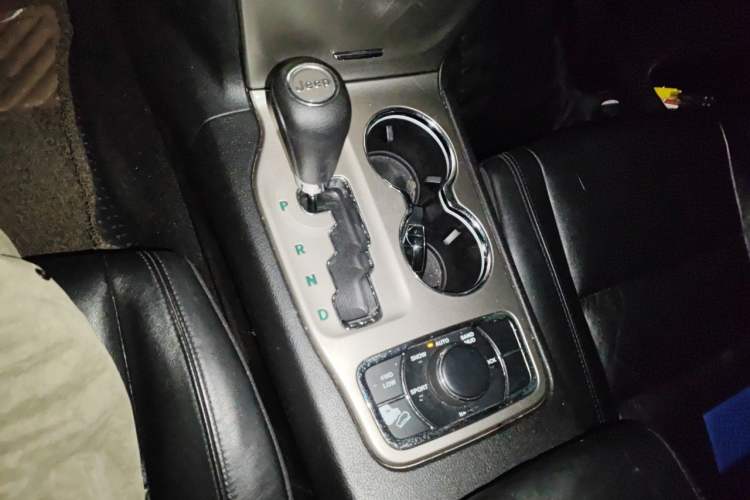Used Jeep Grand Cherokee 2012 3.6L Comfort Navigation Edition Gear Lever