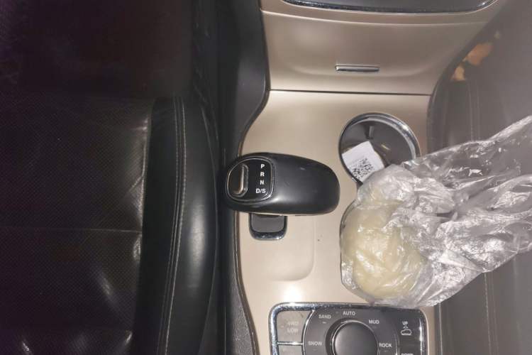 Used Jeep Grand Cherokee 2012 3.6L Luxury Navigation Edition Gear Lever
