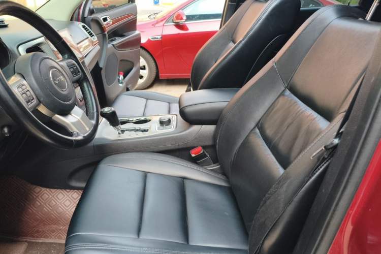 Used Jeep Grand Cherokee 2012 3.6L Flagship Navigation Edition Left Front Seat