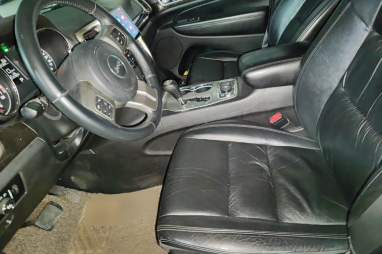 Used Jeep Grand Cherokee 2012 3.6L Comfort Navigation Edition Left Front Seat