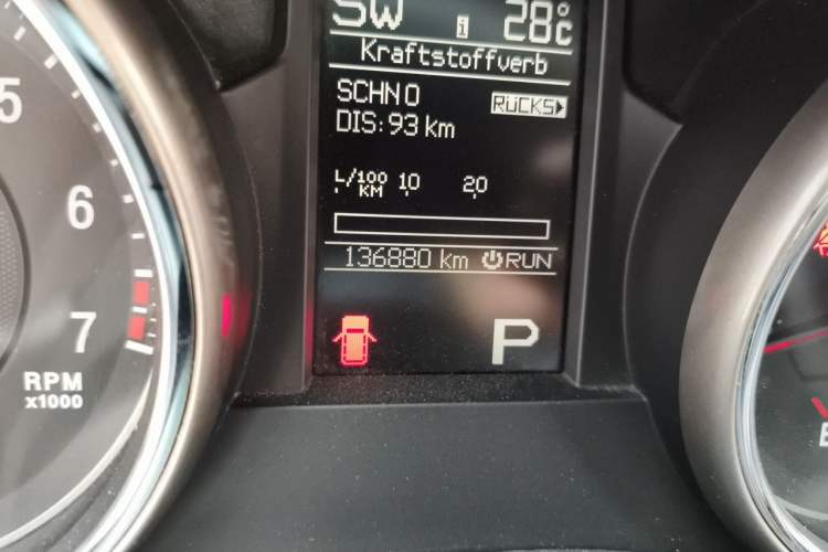 Used Jeep Grand Cherokee 2012 3.6L Flagship Navigation Edition Odometer Close Up