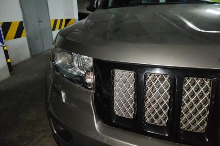 Used Jeep Grand Cherokee 2012 3.6L Comfort Navigation Edition Right Front Headlight