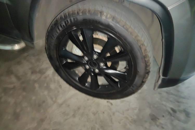 Used Jeep Grand Cherokee 2012 3.6L Comfort Navigation Edition Right Front Wheel Hub