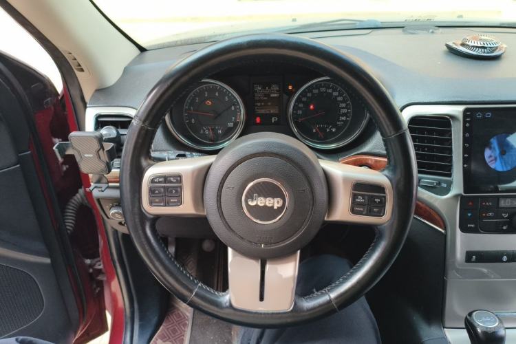 Used Jeep Grand Cherokee 2012 3.6L Flagship Navigation Edition Steering Wheel