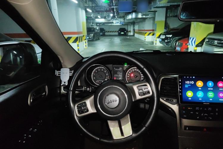 Used Jeep Grand Cherokee 2012 3.6L Comfort Navigation Edition Steering Wheel