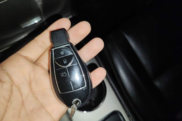 Used Jeep Grand Cherokee 2012 3.6L Comfort Navigation Edition Vehicle Key
