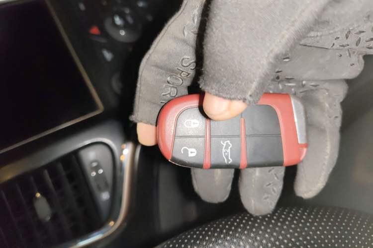 Used Jeep Grand Cherokee 2012 3.6L Luxury Navigation Edition Vehicle Key