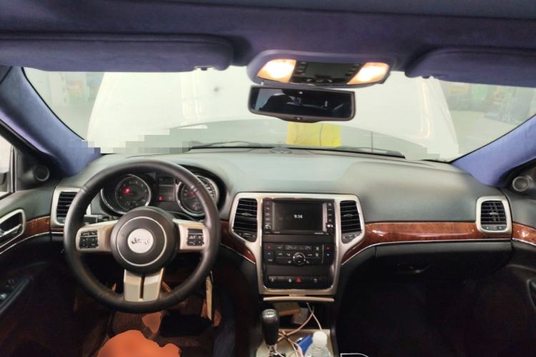Used Jeep Grand Cherokee 2012 3.6L Luxury Navigation Edition Center Console