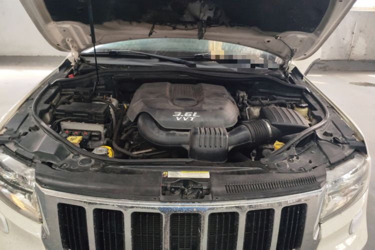 Used Jeep Grand Cherokee 2012 3.6L Luxury Navigation Edition Engine Bay