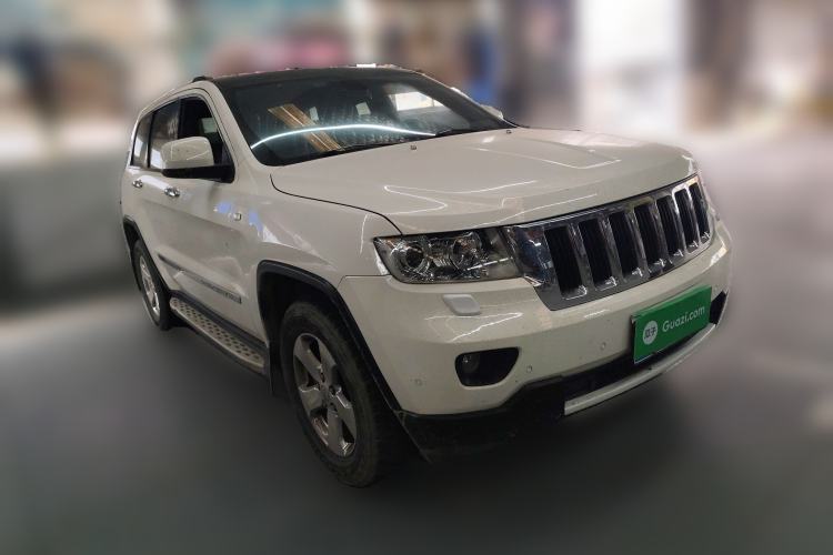 Used Jeep Grand Cherokee 2012 3.6L Luxury Navigation Edition Front Right 45 Deg