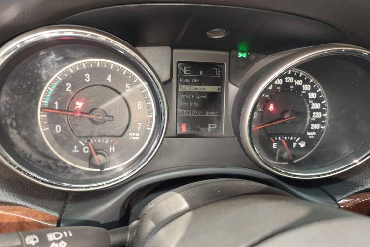 Used Jeep Grand Cherokee 2012 3.6L Luxury Navigation Edition Odometer Close Up