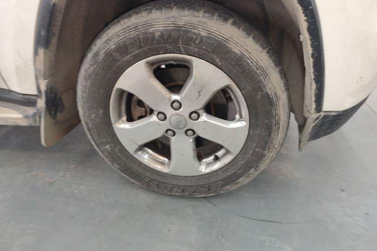 Used Jeep Grand Cherokee 2012 3.6L Luxury Navigation Edition Right Front Wheel Hub