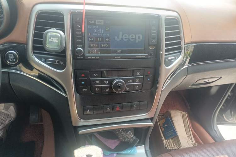 Used Jeep Grand Cherokee 2012 3.6L Flagship Prestige Edition Audio And AC Panel